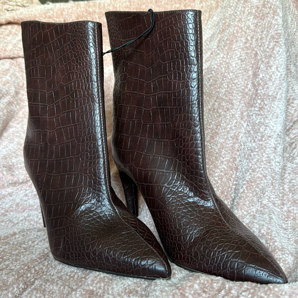 Express Dark Brown Snakeskin Textured Asymmetrical Booties sz 7